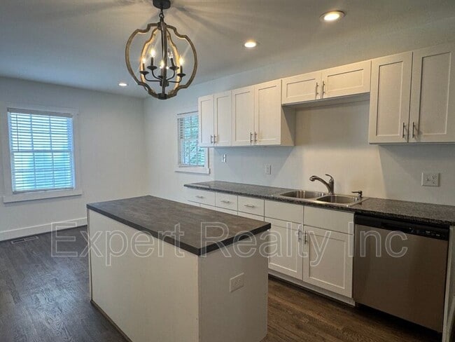 Building Photo - 305 Sterrett Ave