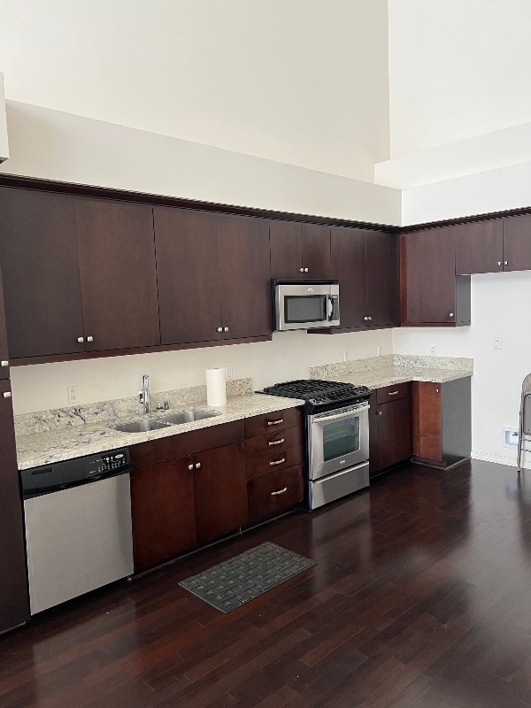 Building Photo - 1901 S Victoria Ave