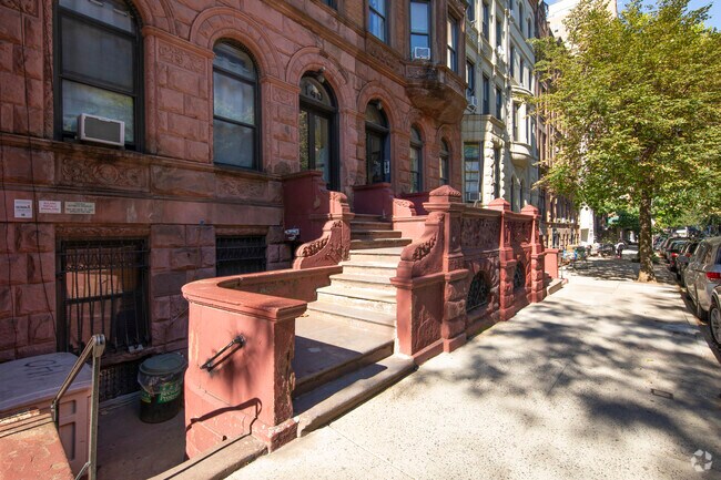 140 W 75th St New York, NY 10023 - 140 W 75th St