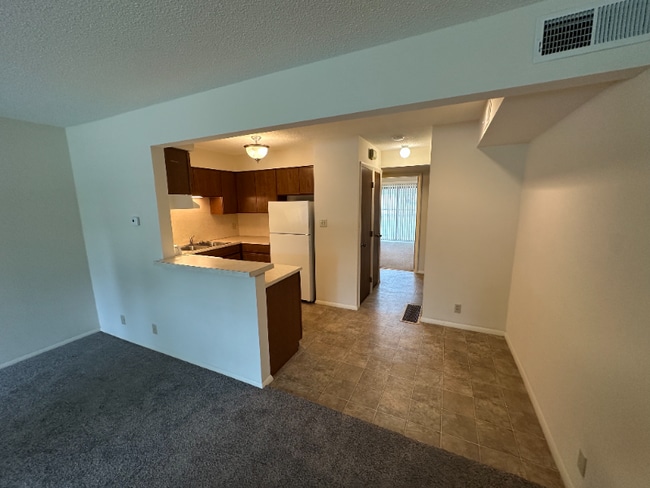 Building Photo - 622 Cumberland Dr