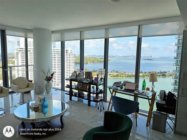Foto del edificio - 650 NE 32nd St
