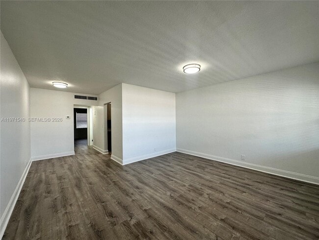 Foto del edificio - 2300 Madison St