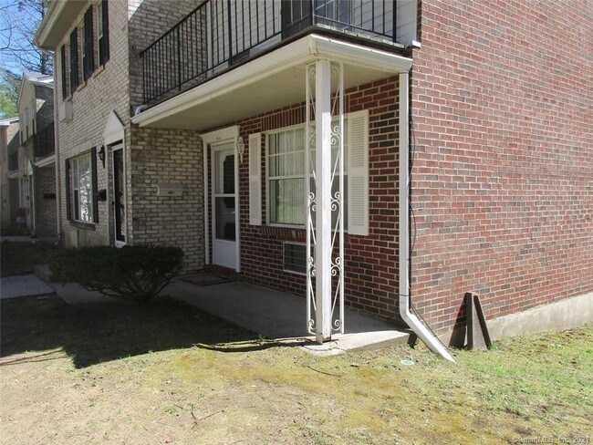Building Photo - 14 Surrey Ln