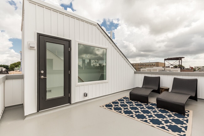 Building Photo - 1244 Lecount St