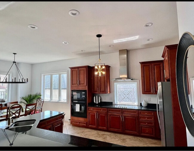 Building Photo - 845 Bluffview Dr