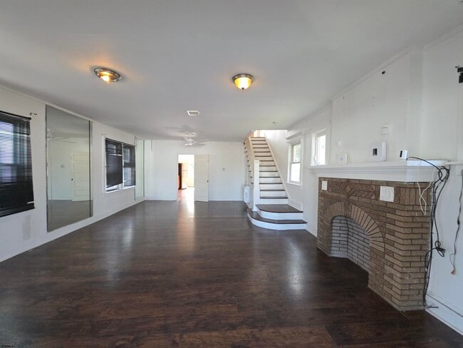 Building Photo - 346 N Delaware Ave
