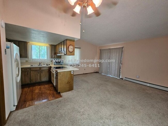 Building Photo - 383 E Valley Cir