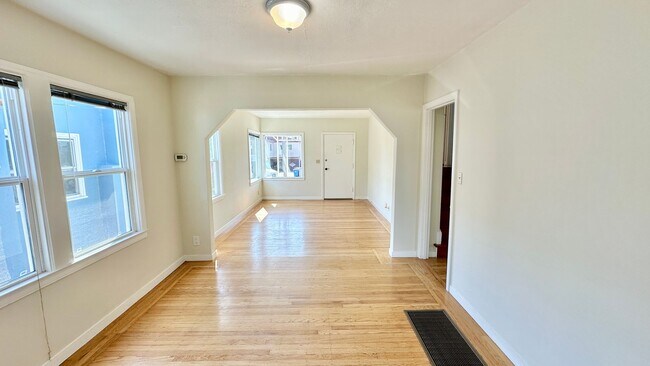 Foto del edificio - Large & Sunny House & Backyard in a Tranquill Neighborhood of El Cerrito