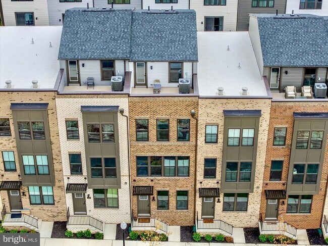 Foto del edificio - 828 Watts St
