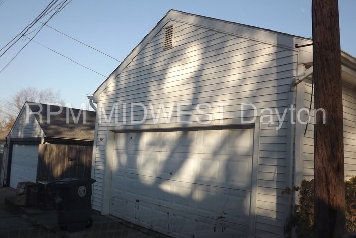 Building Photo - 735 Carlisle Ave