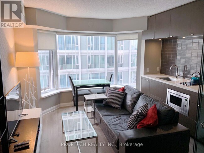 Photo du bâtiment - 155 Yorkville Ave