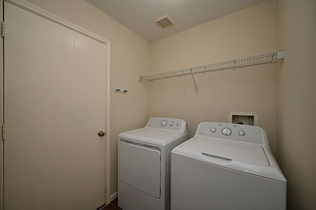 Foto del edificio - 9403 Coatsworth Dr