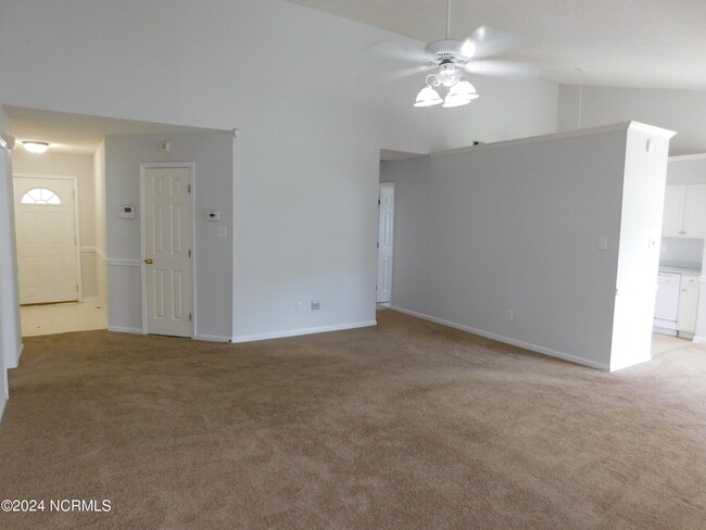 Building Photo - 210 Rivershore Dr