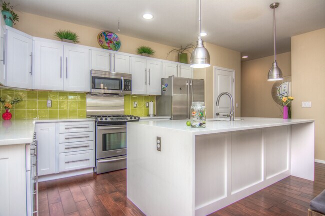 Foto del edificio - Beautiful 4-Bdr Craftsman with Mt. Views i...