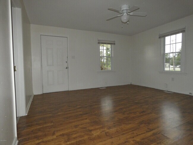 Foto del edificio - 1404 Lake Cole Rd
