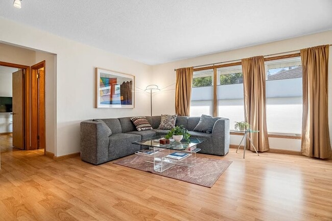 Foto del edificio - 4025 Chowen Ave S