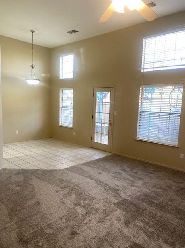 Building Photo - 9831 Osuna Rd NE