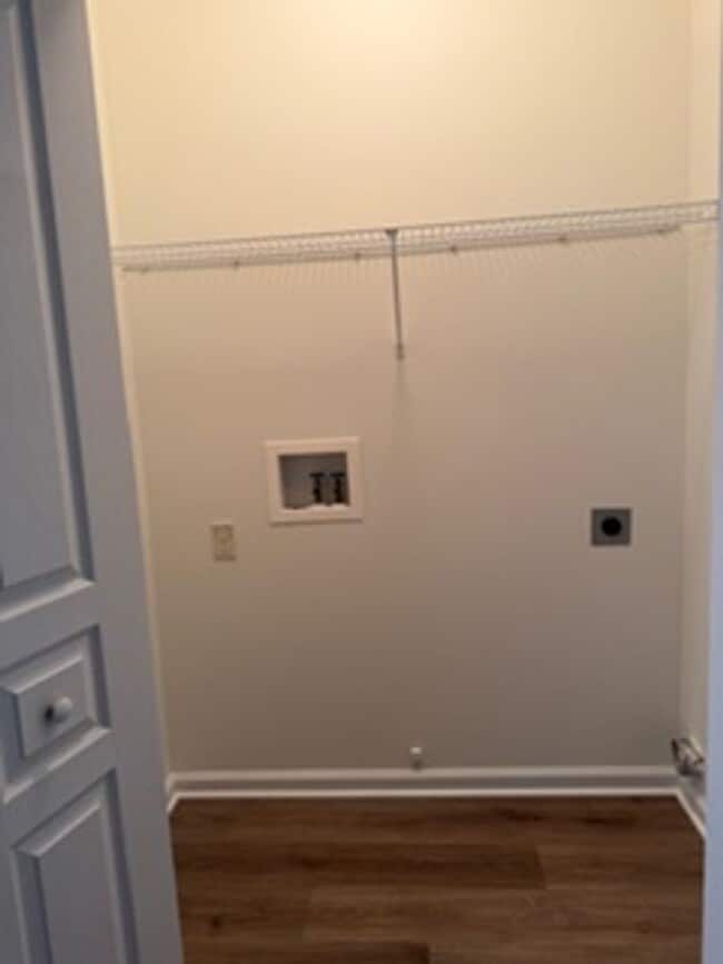 Building Photo - Knoxville Lovell Road Area 3 Bedroom 2.5 Bath with Garage Lawn Maintenance and Trash Pick up incl...