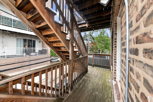 Foto del edificio - 2348 W Moffat St