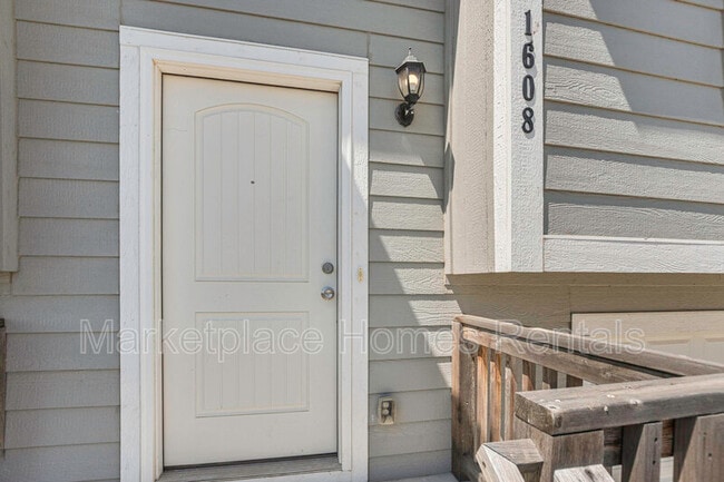 Building Photo - 1608 Samantha Ln