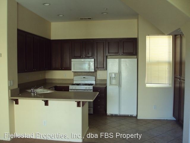 Building Photo - 2 br, 2.5 bath House - 474  Almond Road