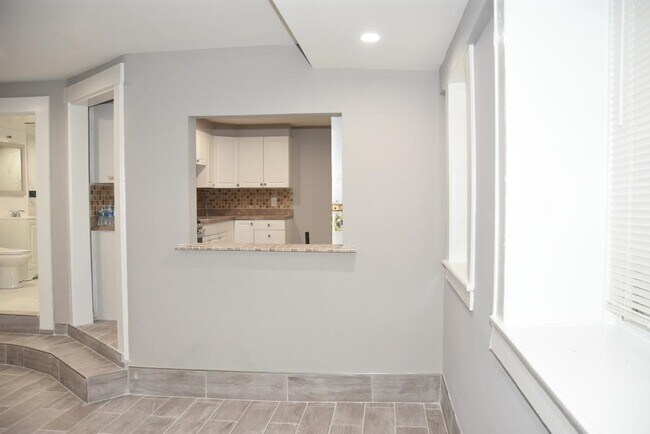 Building Photo - 6804 Meadowview Ave