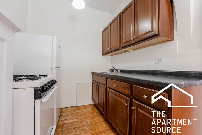 Photo - 432 W Surf St Apartment