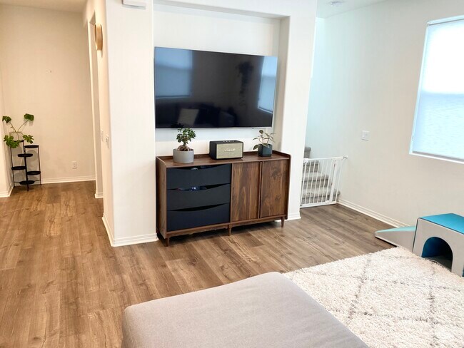 Building Photo - 2470 Tapestry Way