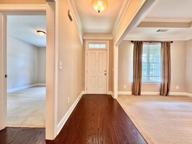 Building Photo - 3 Bedroom, 3 Bathroom Home w/ 2 Car Garage and Fence Backyard