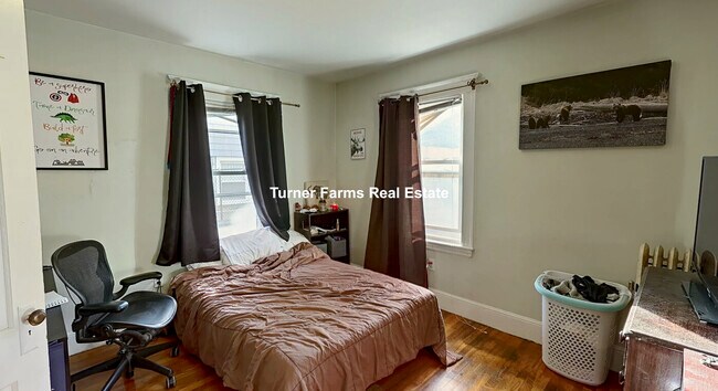 Building Photo - 18 Bond St