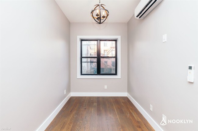 Building Photo - 3 br, 1.5 bath Apartment - 239 Montrose Ave