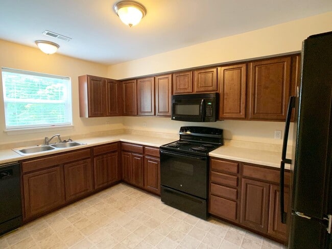 Building Photo - Etzel Place Apartments