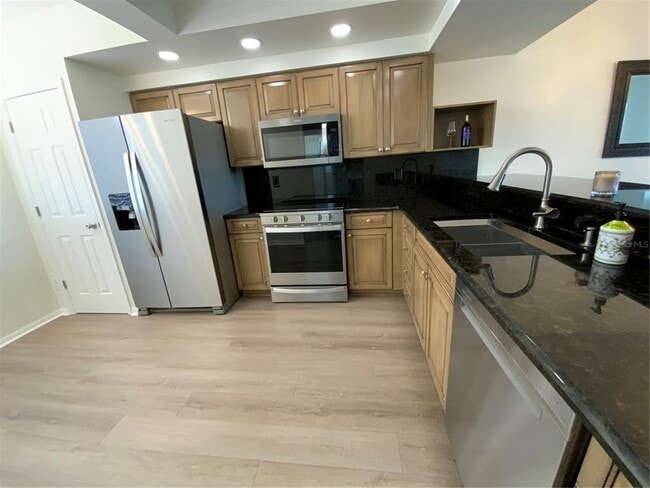 Building Photo - 6315 Shoreline Dr