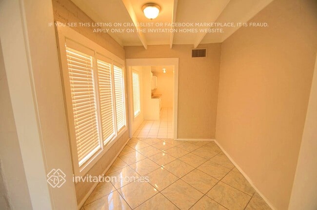 Building Photo - 1046 E Indianola Ave