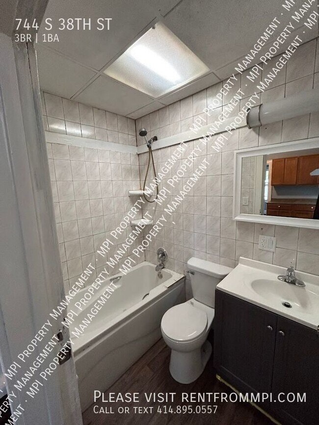 Building Photo - 744 S. 38th Street - 3 Bedroom Upper