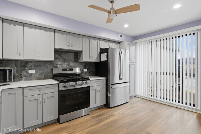 Foto del edificio - 777 E Golfview Dr