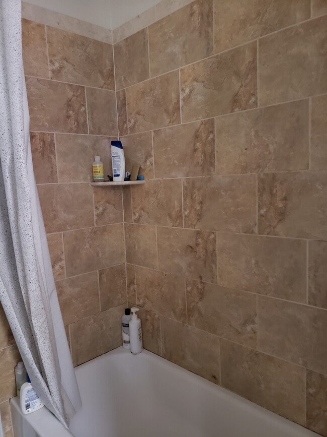 bath room - 4228 Spruce St