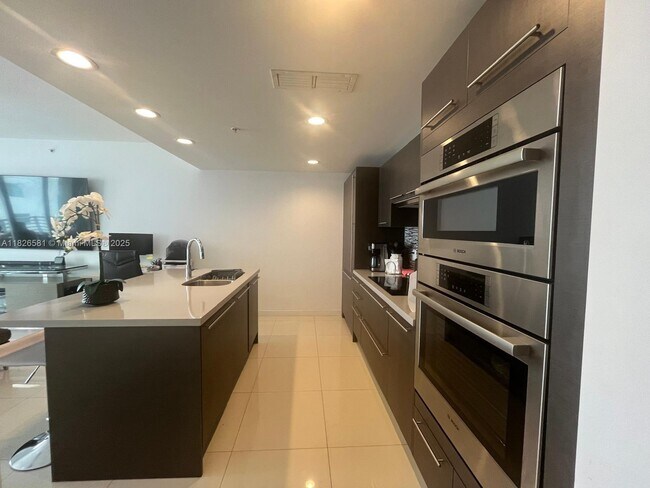 Foto del edificio - 7875 NW 107th Ave