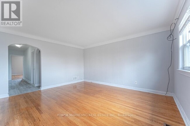 Building Photo - 679 Roosevelt Ave