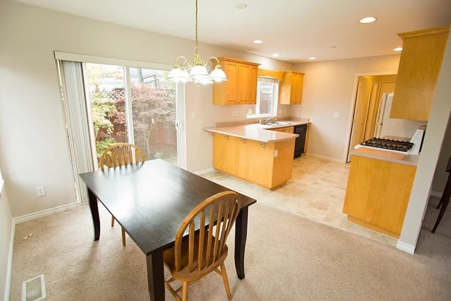 Building Photo - 3 Bedroom 2.5 bath Cordata/Meridian Area