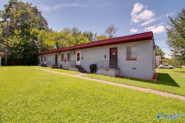 Foto del edificio - 1328 Oshaughnessy Ave NE