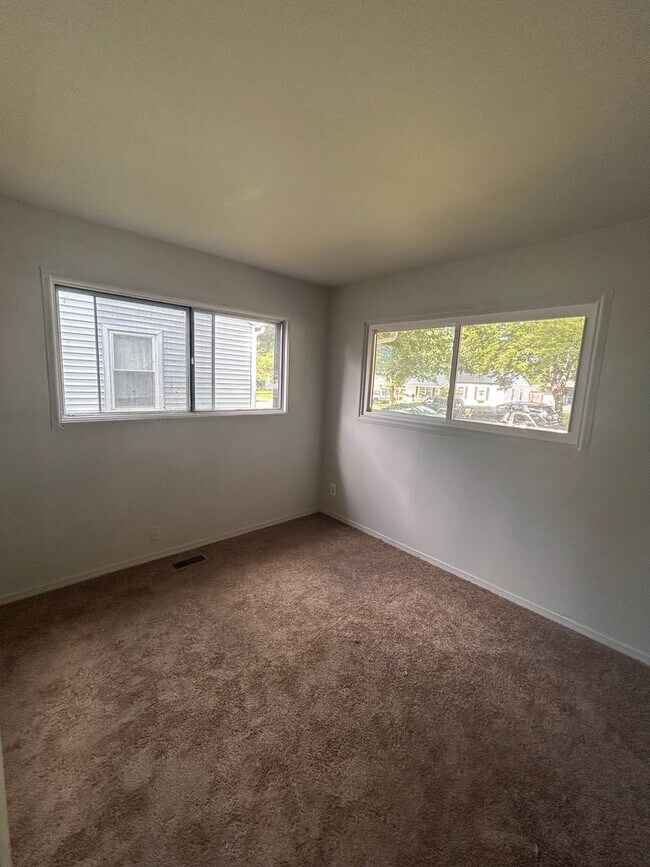 Building Photo - 6220 Chatham Dr