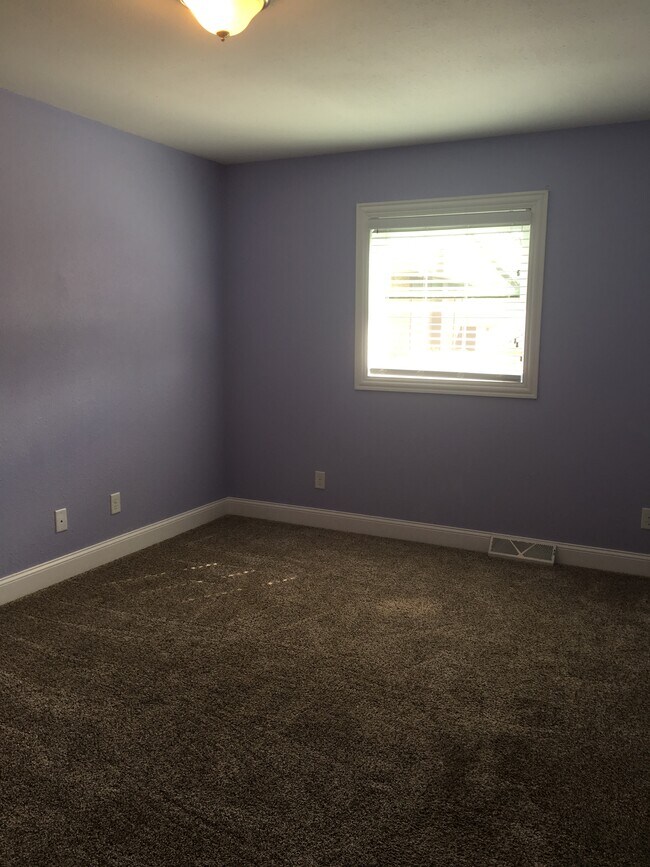 Building Photo - 5479 Sun Valley Dr