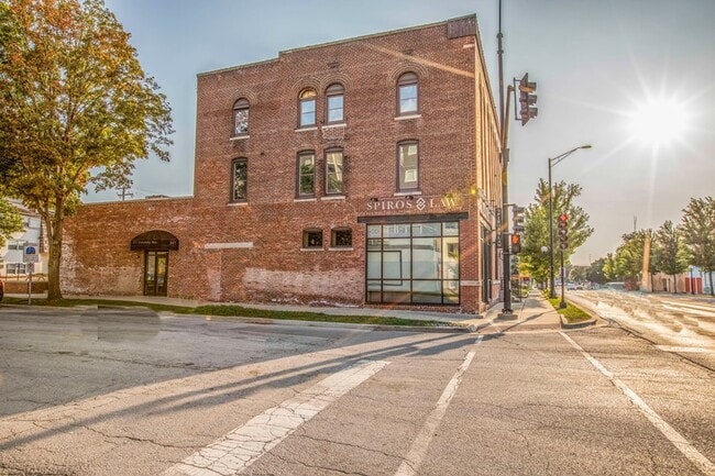 Building Photo - 315 E University Ave