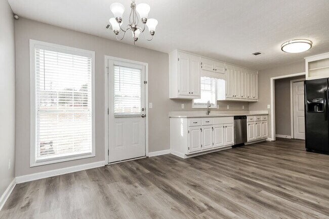 Foto del edificio - 335 Cattlemans Cir