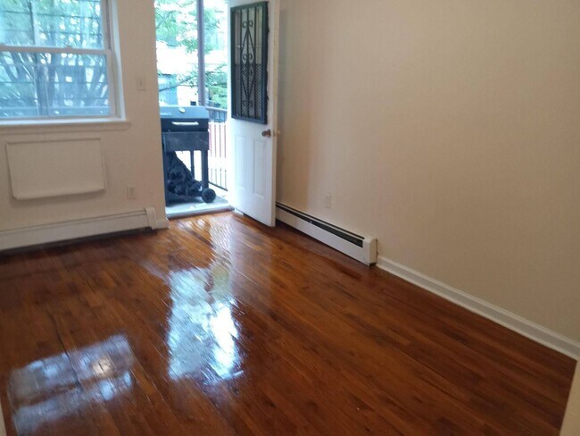 Foto del edificio - 864 E 169th St