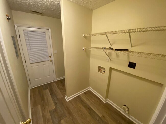 Building Photo - Wonderful 3 Bedroom Raleigh Ranch Home