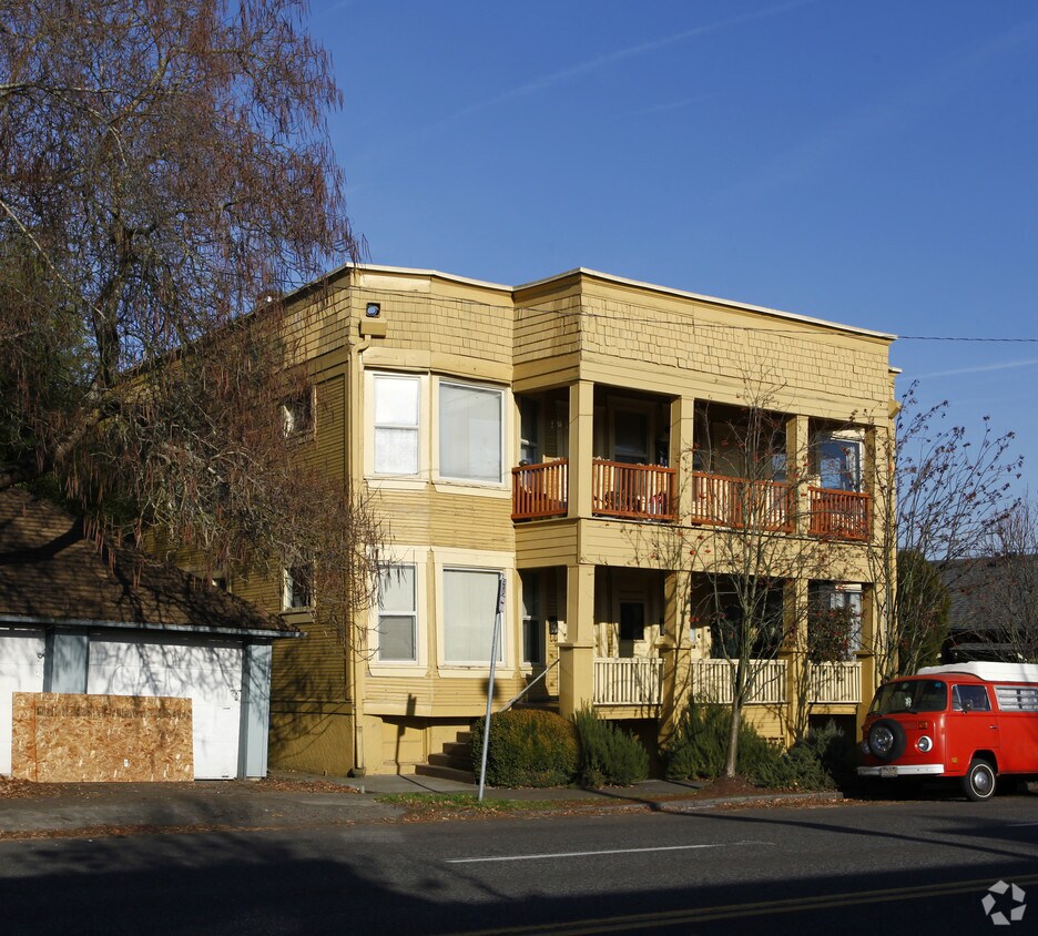 Primary Photo - 2423-2429 E Burnside St