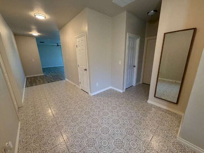 Foto del edificio - 3 Bed 2 Bath in NW OKC