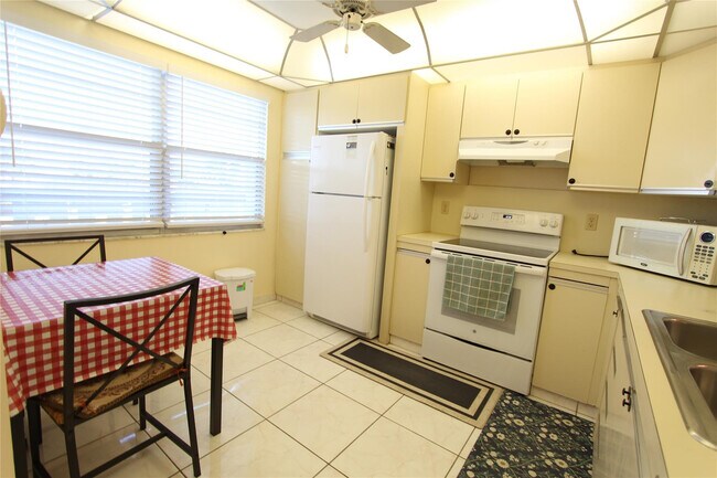 Foto del edificio - 3201 Portofino Point